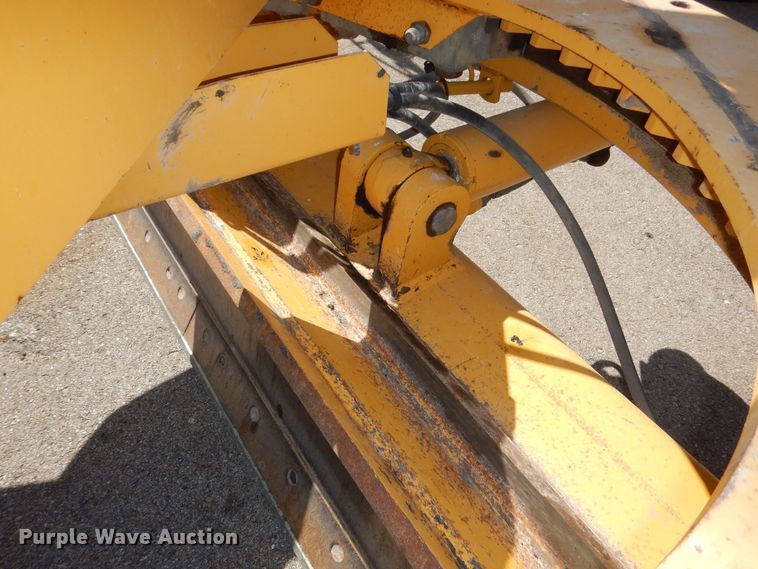 image for item DN8686 2001 John Deere 772CH motor grader