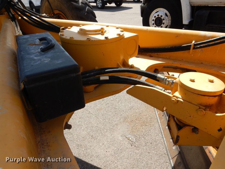 image for item DN8686 2001 John Deere 772CH motor grader