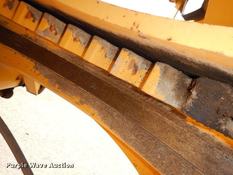 image for item DN8686 2001 John Deere 772CH motor grader