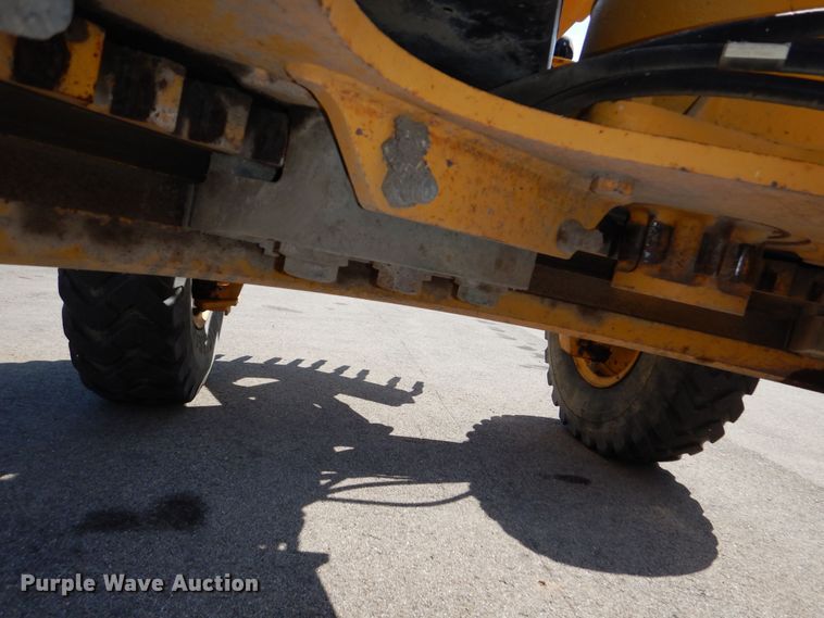 image for item DN8686 2001 John Deere 772CH motor grader