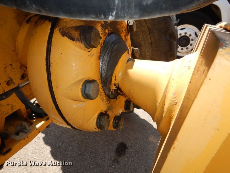 image for item DN8686 2001 John Deere 772CH motor grader