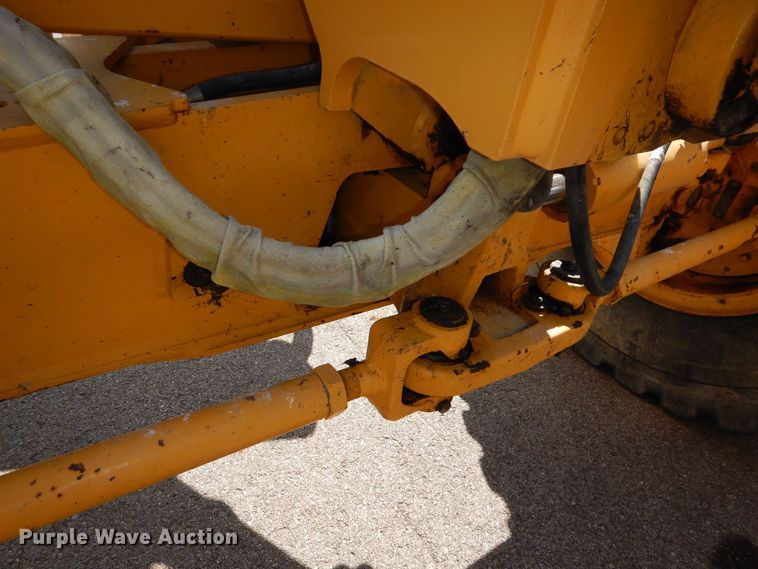 image for item DN8686 2001 John Deere 772CH motor grader