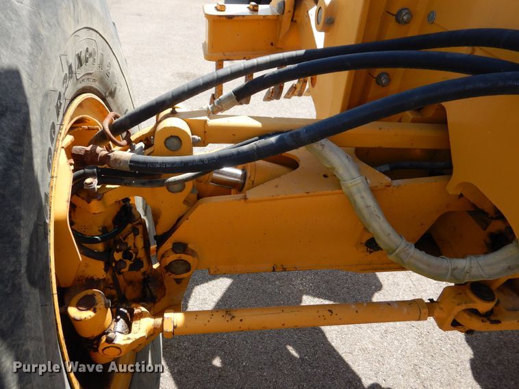 image for item DN8686 2001 John Deere 772CH motor grader