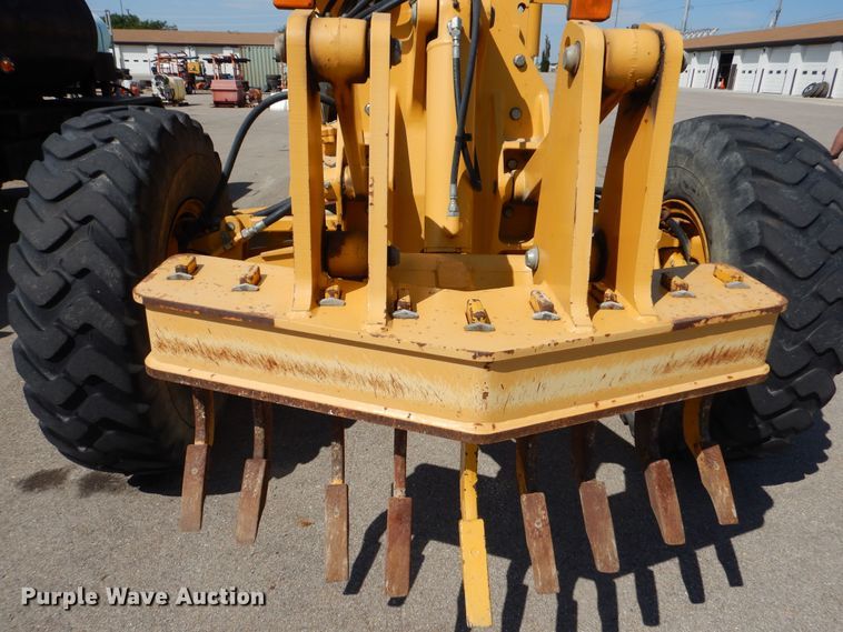 image for item DN8686 2001 John Deere 772CH motor grader