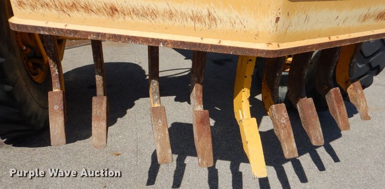 image for item DN8686 2001 John Deere 772CH motor grader