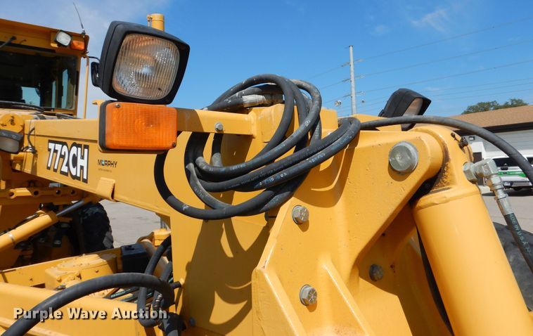 image for item DN8686 2001 John Deere 772CH motor grader