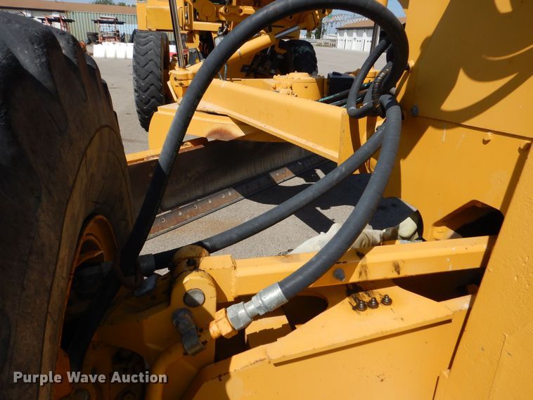 image for item DN8686 2001 John Deere 772CH motor grader