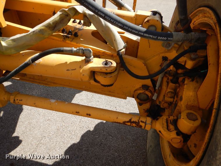 image for item DN8686 2001 John Deere 772CH motor grader