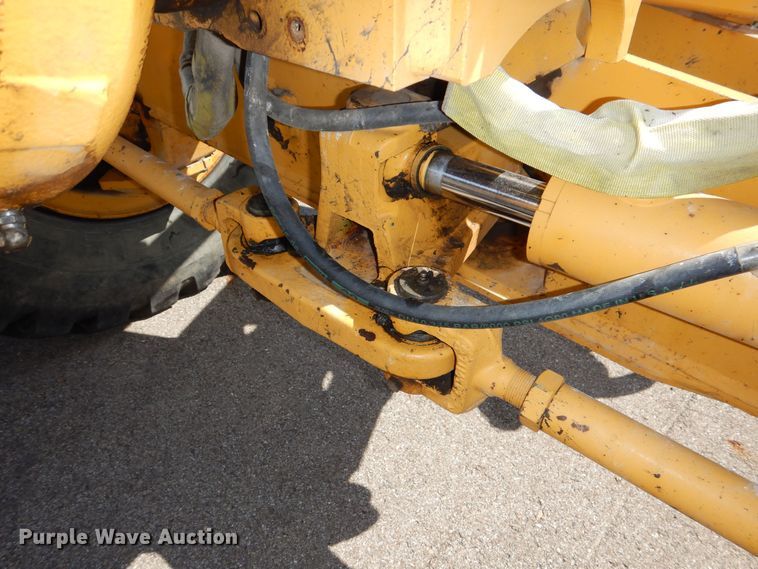 image for item DN8686 2001 John Deere 772CH motor grader