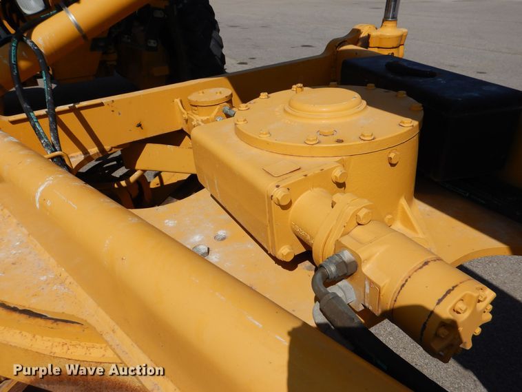 image for item DN8686 2001 John Deere 772CH motor grader