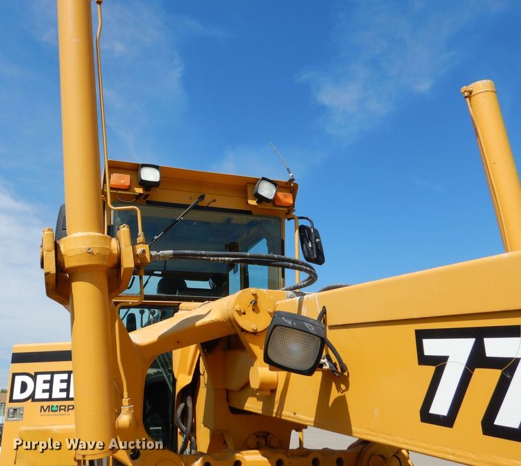 image for item DN8686 2001 John Deere 772CH motor grader