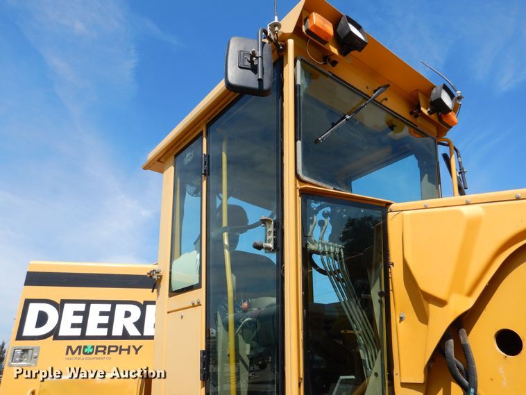 image for item DN8686 2001 John Deere 772CH motor grader