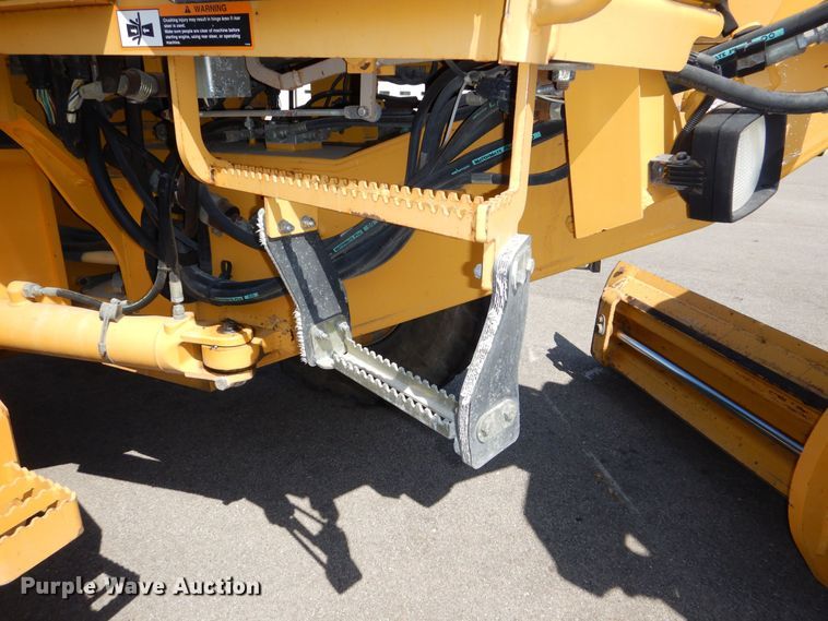 image for item DN8686 2001 John Deere 772CH motor grader