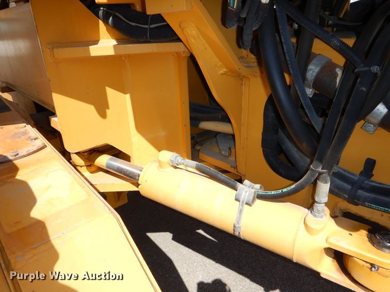 image for item DN8686 2001 John Deere 772CH motor grader