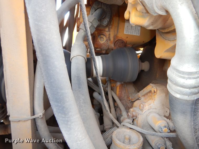 image for item DN8686 2001 John Deere 772CH motor grader