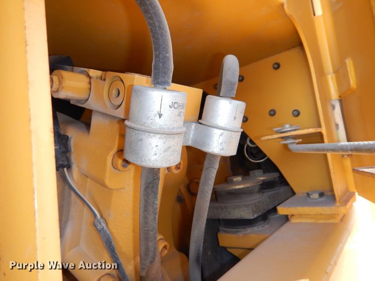 image for item DN8686 2001 John Deere 772CH motor grader