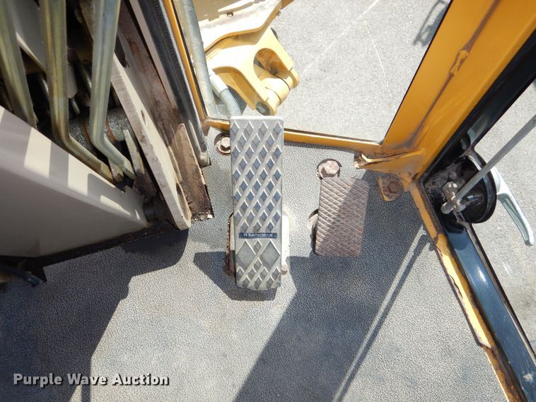 image for item DN8686 2001 John Deere 772CH motor grader