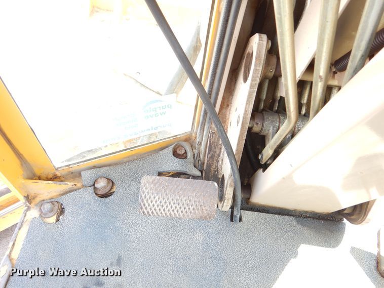 image for item DN8686 2001 John Deere 772CH motor grader