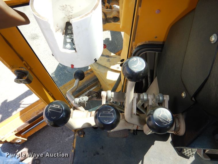 image for item DN8686 2001 John Deere 772CH motor grader