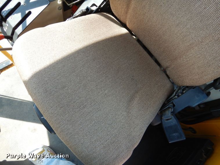 image for item DN8686 2001 John Deere 772CH motor grader