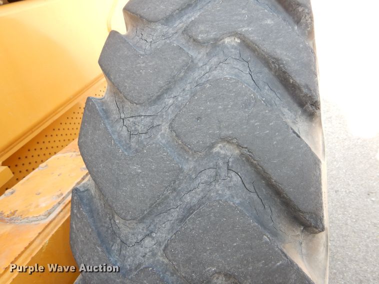 image for item DN8686 2001 John Deere 772CH motor grader