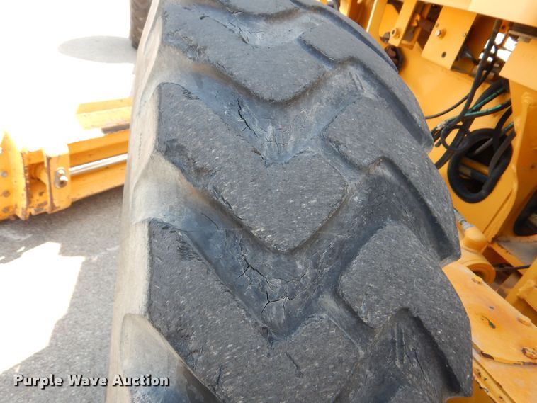 image for item DN8686 2001 John Deere 772CH motor grader