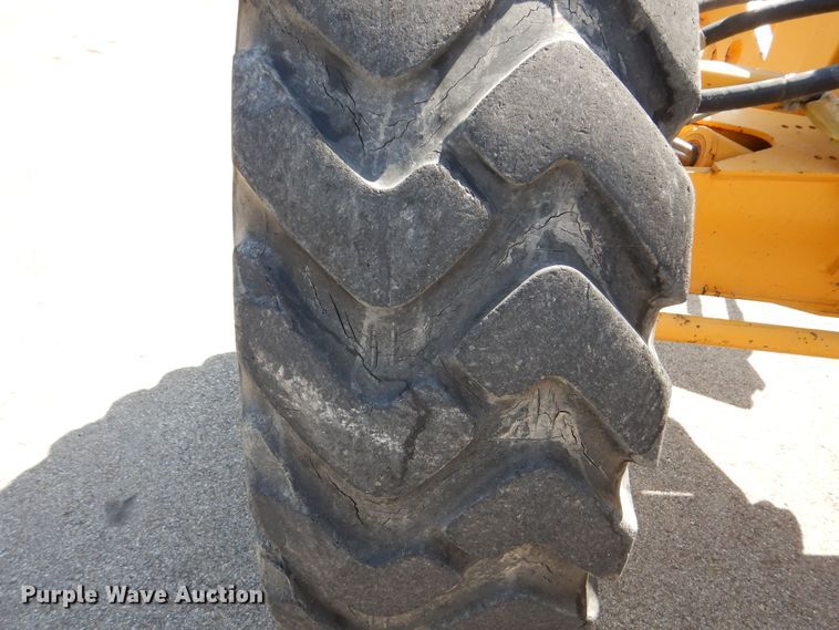 image for item DN8686 2001 John Deere 772CH motor grader