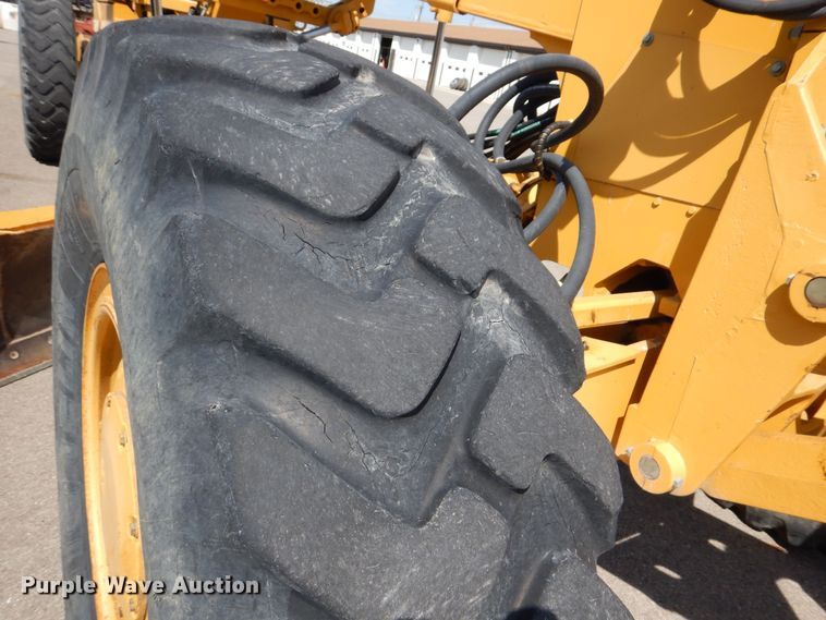 image for item DN8686 2001 John Deere 772CH motor grader