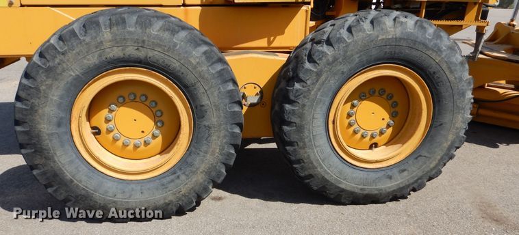 image for item DN8686 2001 John Deere 772CH motor grader