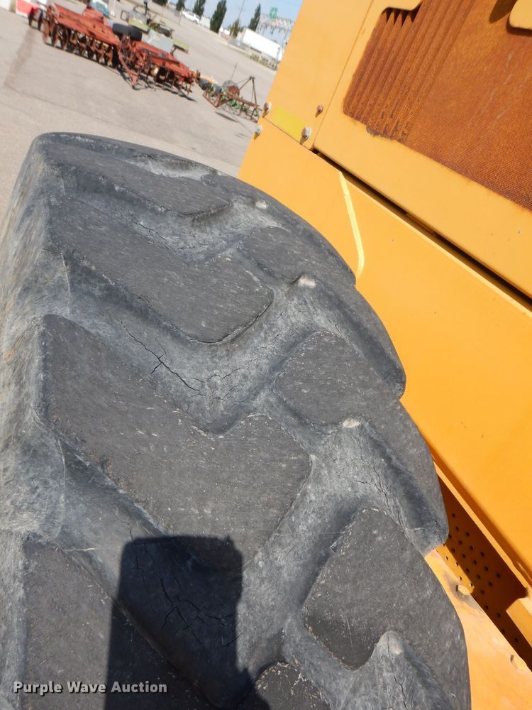 image for item DN8686 2001 John Deere 772CH motor grader