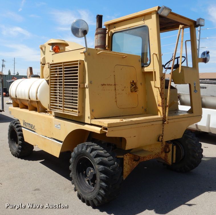 image for item DN8690 1989 Vermeer CC-135 concrete cutter