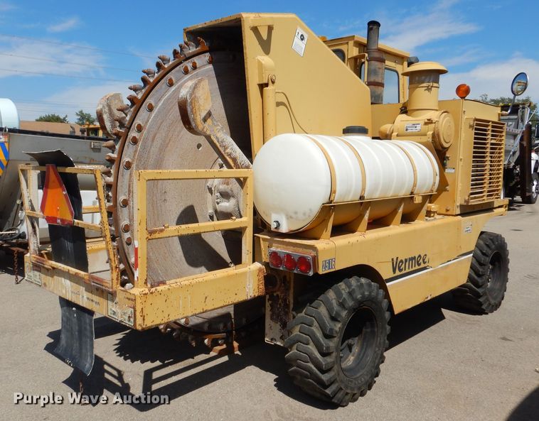 image for item DN8690 1989 Vermeer CC-135 concrete cutter