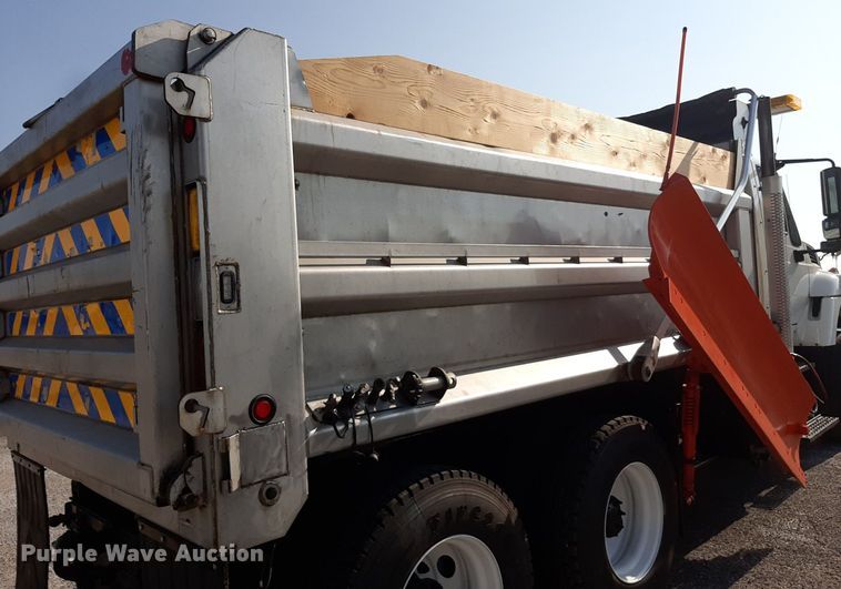 image for item DO3120 2014 International WorkStar 7500  dump truck