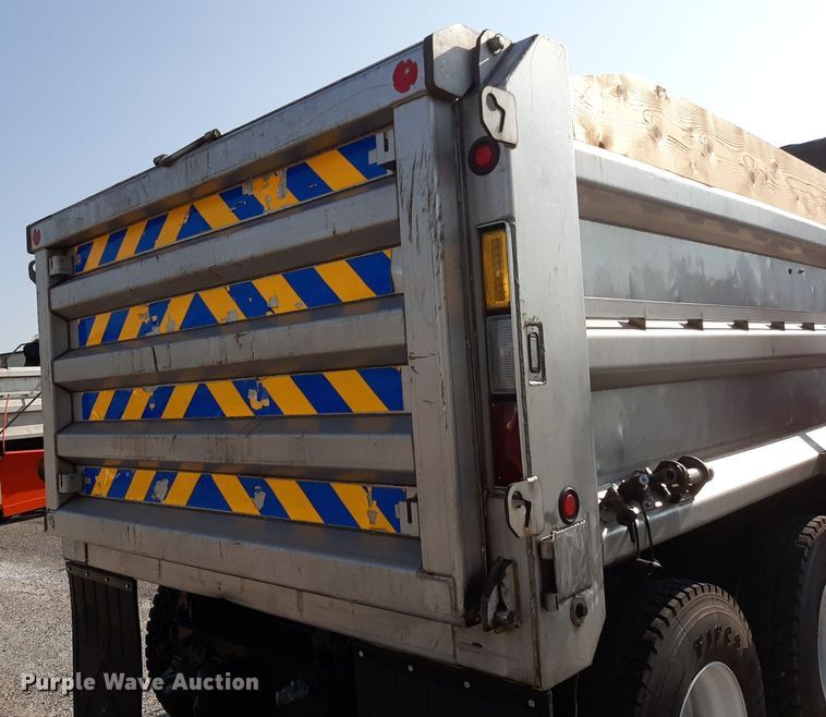 image for item DO3120 2014 International WorkStar 7500  dump truck