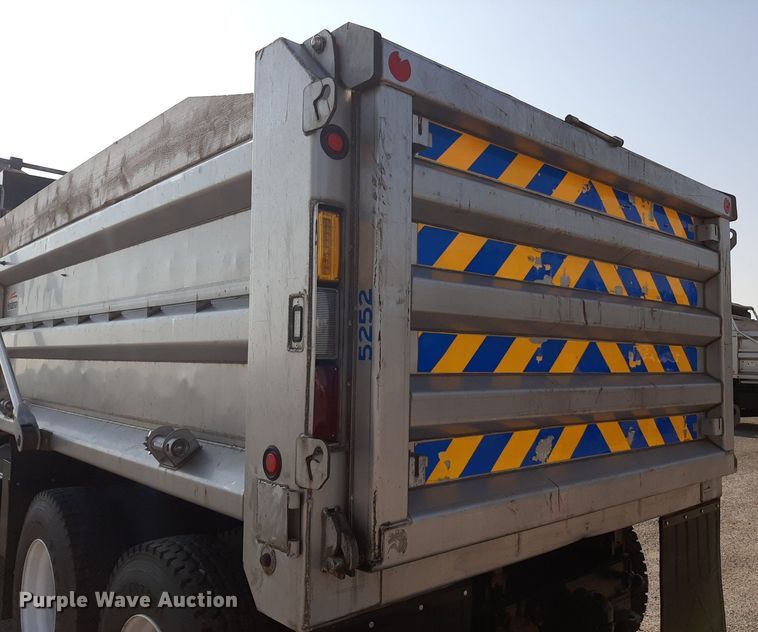 image for item DO3120 2014 International WorkStar 7500  dump truck