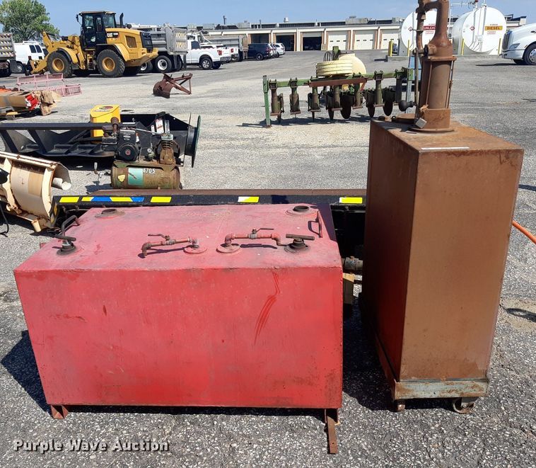 image for item IP9488 (2) fuel tanks