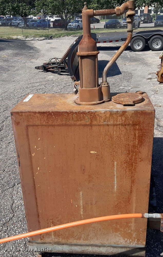 image for item IP9488 (2) fuel tanks