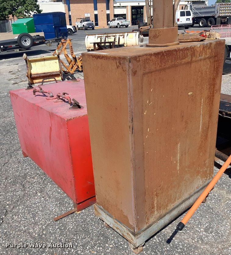 image for item IP9488 (2) fuel tanks