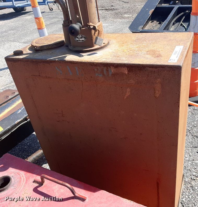 image for item IP9488 (2) fuel tanks