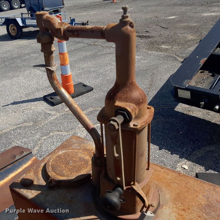 image for item IP9488 (2) fuel tanks