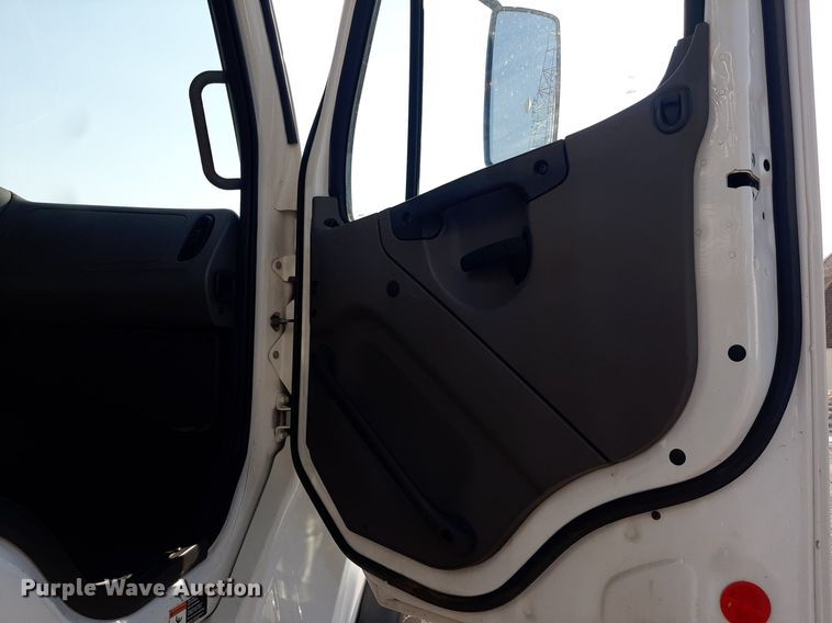 image for item NF9038 2012 Freightliner Business Classic M2  dump truck