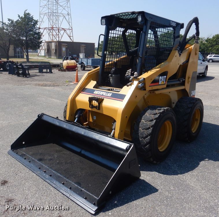 image for item NF9041 2002 Caterpillar 248  skid steer loader
