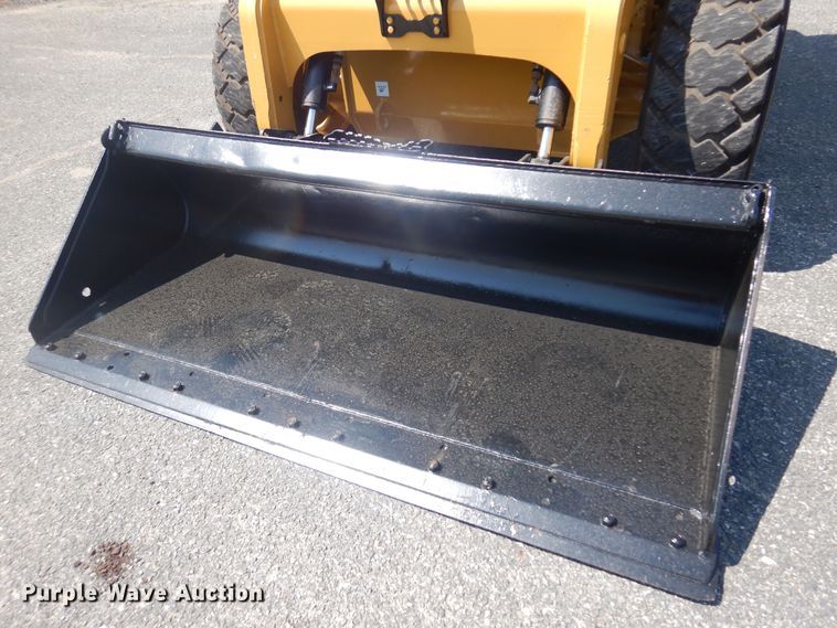 image for item NF9041 2002 Caterpillar 248  skid steer loader
