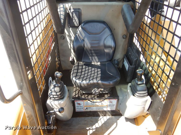 image for item NF9041 2002 Caterpillar 248  skid steer loader