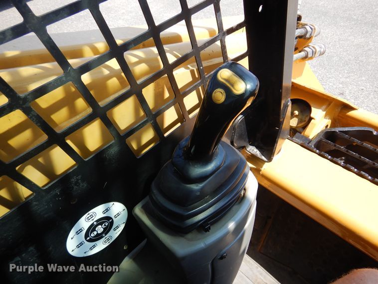 image for item NF9041 2002 Caterpillar 248  skid steer loader