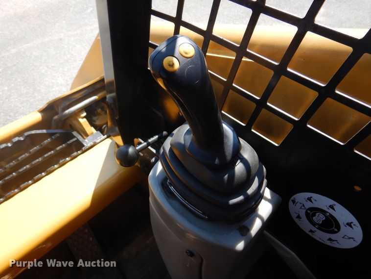 image for item NF9041 2002 Caterpillar 248  skid steer loader