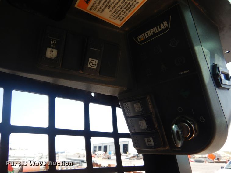 image for item NF9041 2002 Caterpillar 248  skid steer loader