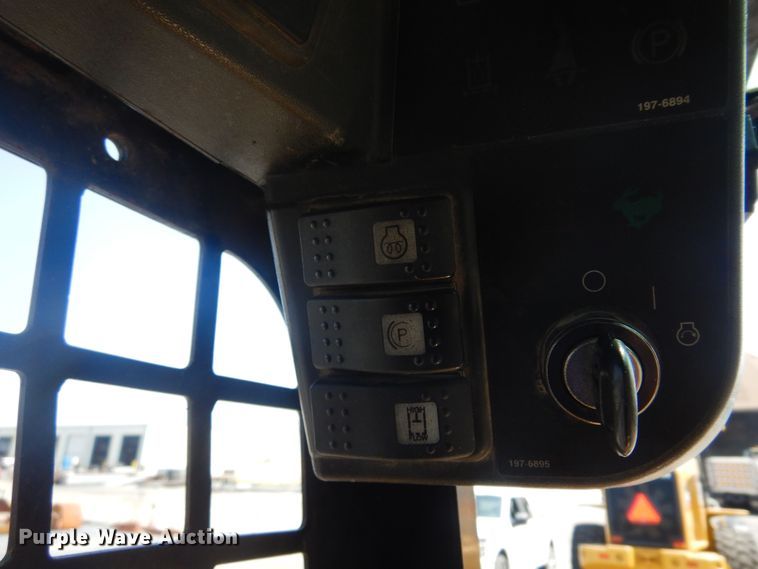 image for item NF9041 2002 Caterpillar 248  skid steer loader