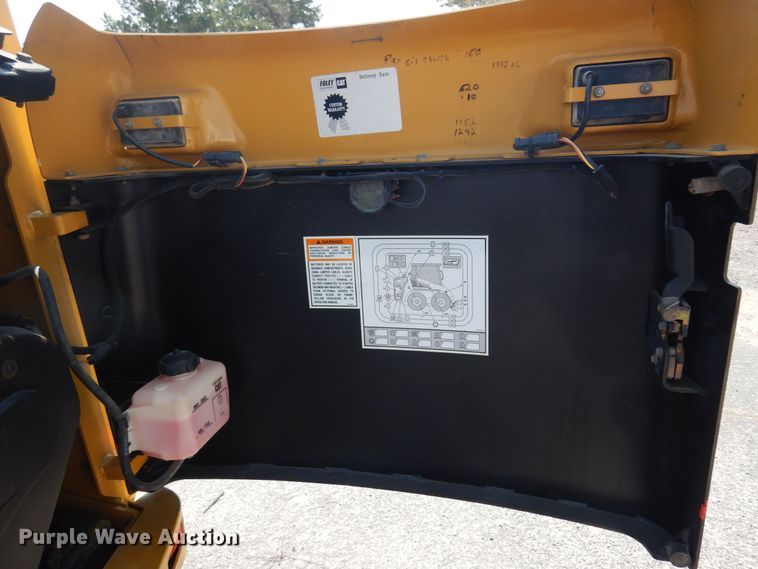 image for item NF9041 2002 Caterpillar 248  skid steer loader