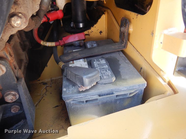 image for item NF9041 2002 Caterpillar 248  skid steer loader